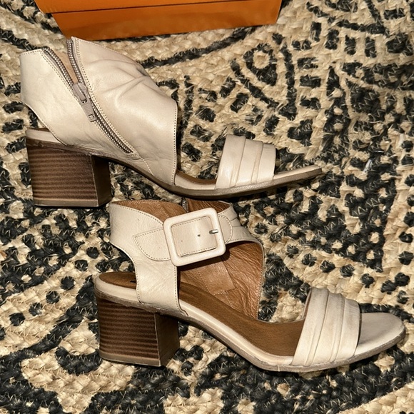 Sz 38⭐️NWT Miz Mooz Scoot Cream/Nude Leather Sandals - Picture 4 of 8